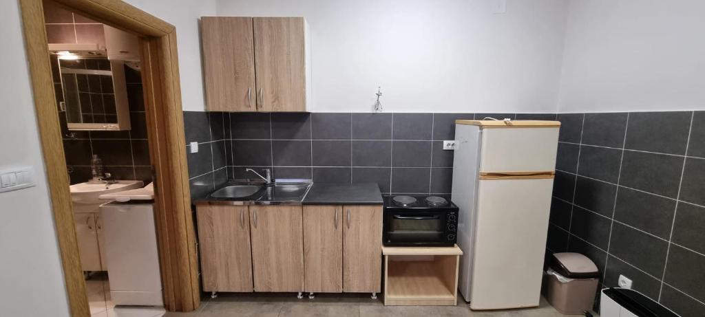 Kuhinja ili čajna kuhinja u objektu Vojvode Stepe Vozdovac