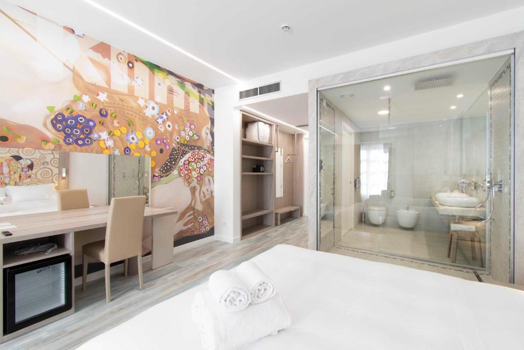 Max Motel - Art Gallery Room