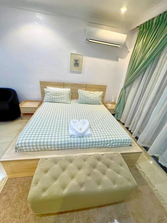 Postel nebo postele na pokoji v ubytování Daffodil House Lekki Phase 1