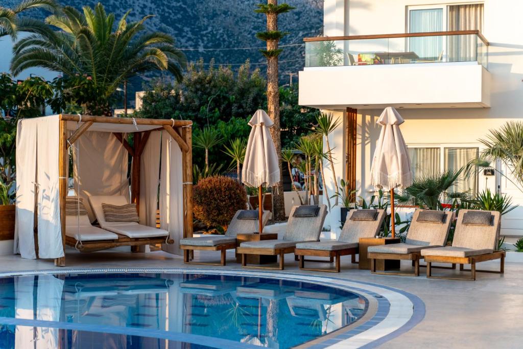 Бассейн в Nostos Beach Boutique Hotel или поблизости