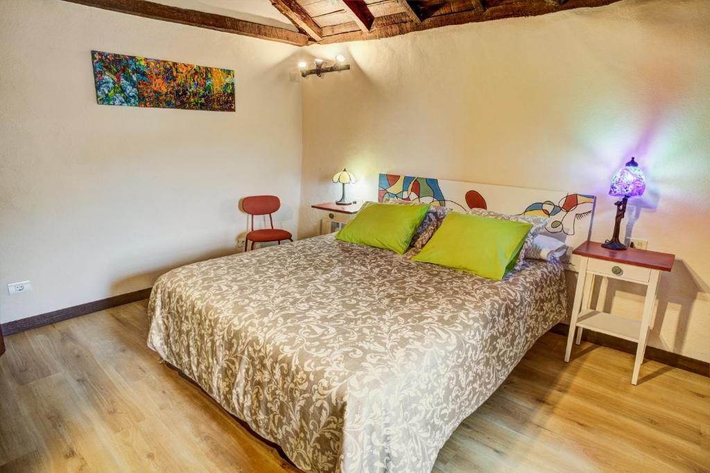 A bed or beds in a room at Celeste