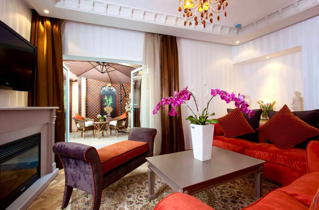 a living room with a red couch and a table at Art Palace Suites & Spa in Casablanca