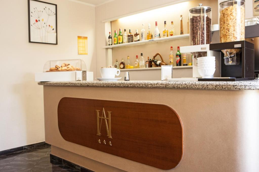 Příslušenství pro přípravu čaje a kávy v ubytování Hotel Adriano