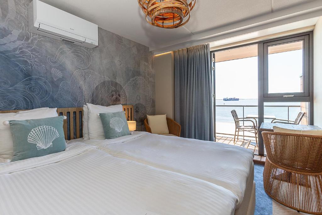 Postel nebo postele na pokoji v ubytování Beachfront Boutiquehotel