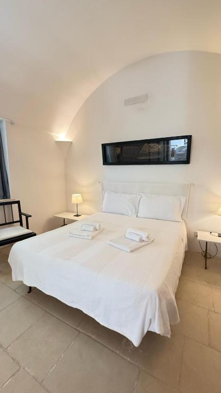 A bed or beds in a room at Masseria Frassaniti
