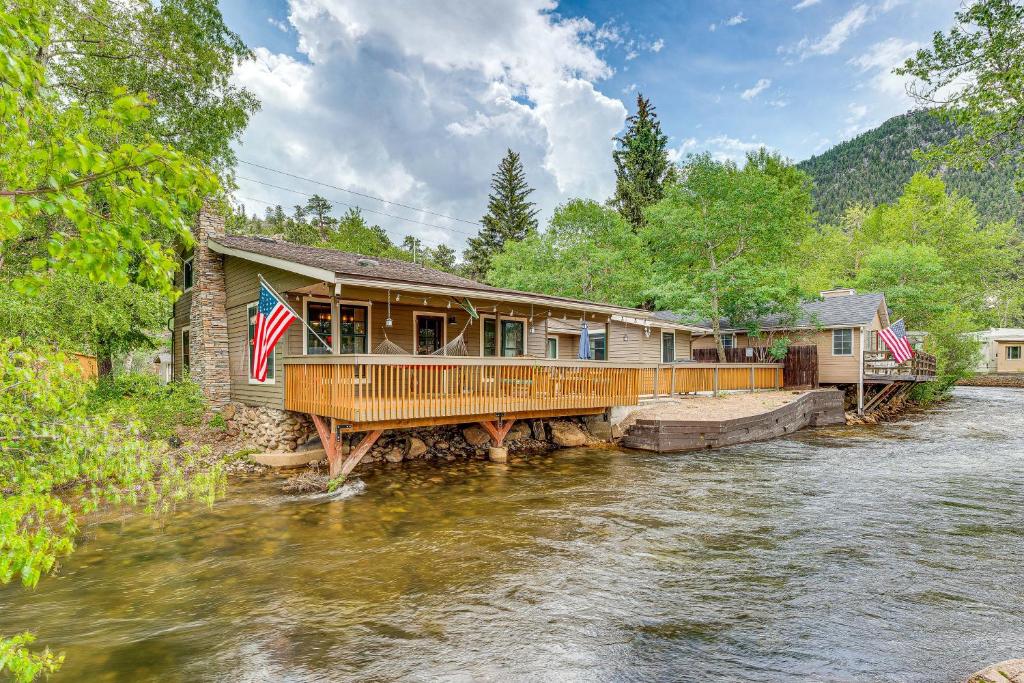 una casa su un ponte sopra un fiume di Private Hot Tub - Riverfront Cabin In Estes Park! a Estes Park