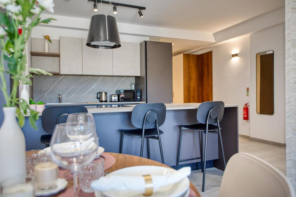 O bucătărie sau chicinetă la Luxury 1 Bedroom Central St Julians Sleeps 4