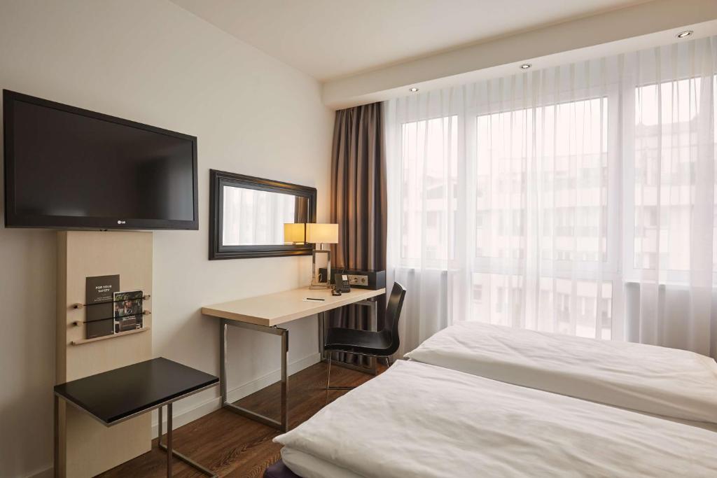 Postel nebo postele na pokoji v ubytování Scandic Berlin Kurfürstendamm