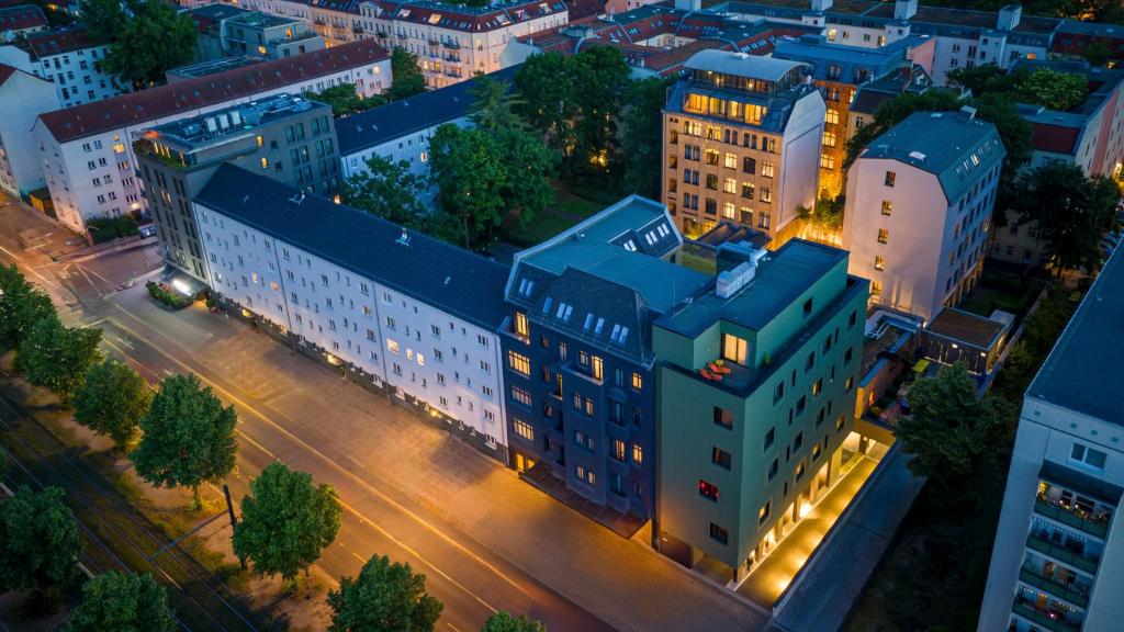 sly Berlin - Resim 16