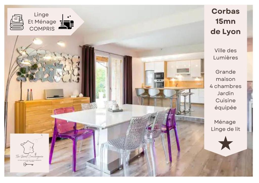 une salle à manger avec une table blanche et des chaises violettes dans l'établissement Maison à 15mn de Lyon centre et 20mn de Groupama stadium, à Corbas