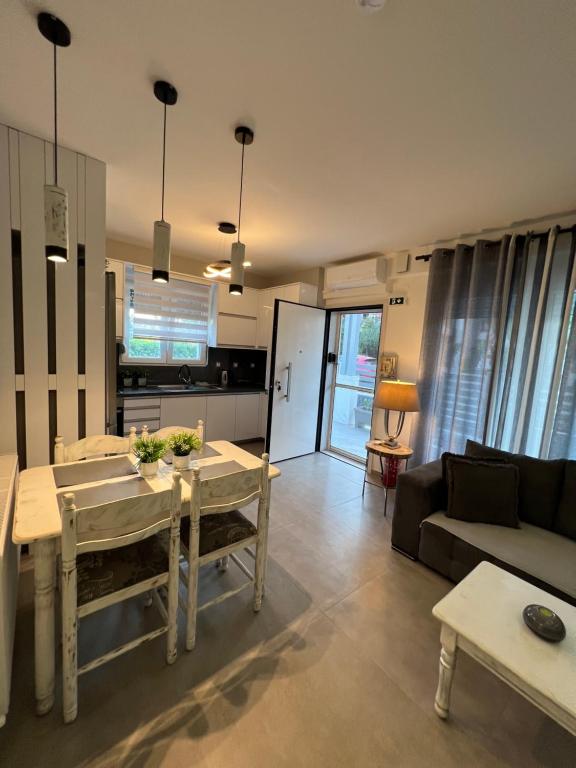 Kuchyň nebo kuchyňský kout v ubytování F & B Summer Collection - Kassandra - Nea Fokea