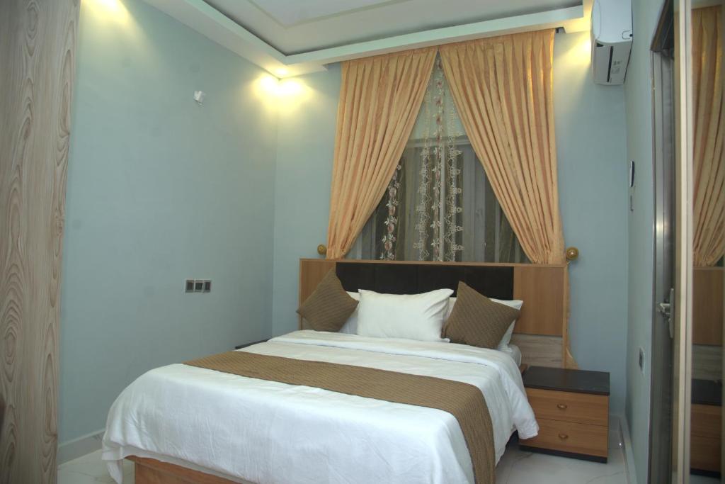 Postel nebo postele na pokoji v ubytování Kingston Luxury Apartments