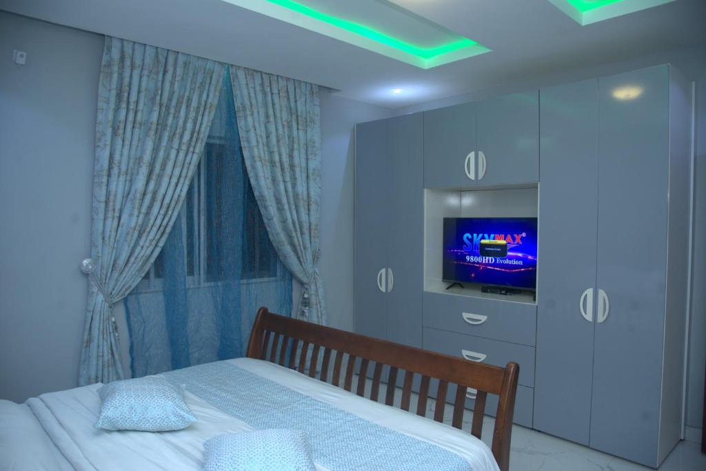 Postel nebo postele na pokoji v ubytování Kingston Luxury Apartments