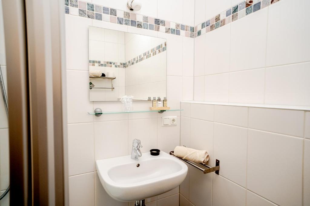 Hotel Donau-Ries & Restaurante Delphi - Double Or Twin Room With Kitchenette