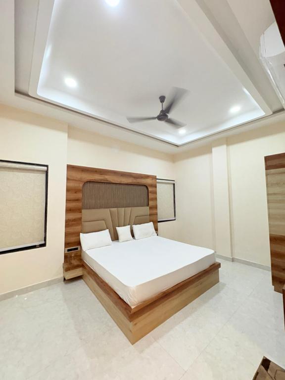 Fotografie z fotogalerie ubytování Baglamukhi Hilton Hotel & Restaurant v destinaci Jāmb