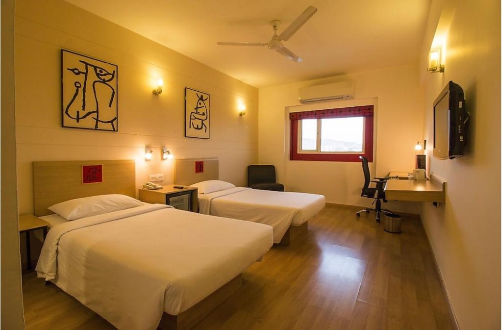 Postel nebo postele na pokoji v ubytování Hotel Zed -Near IGI-Airport-Terminal-3