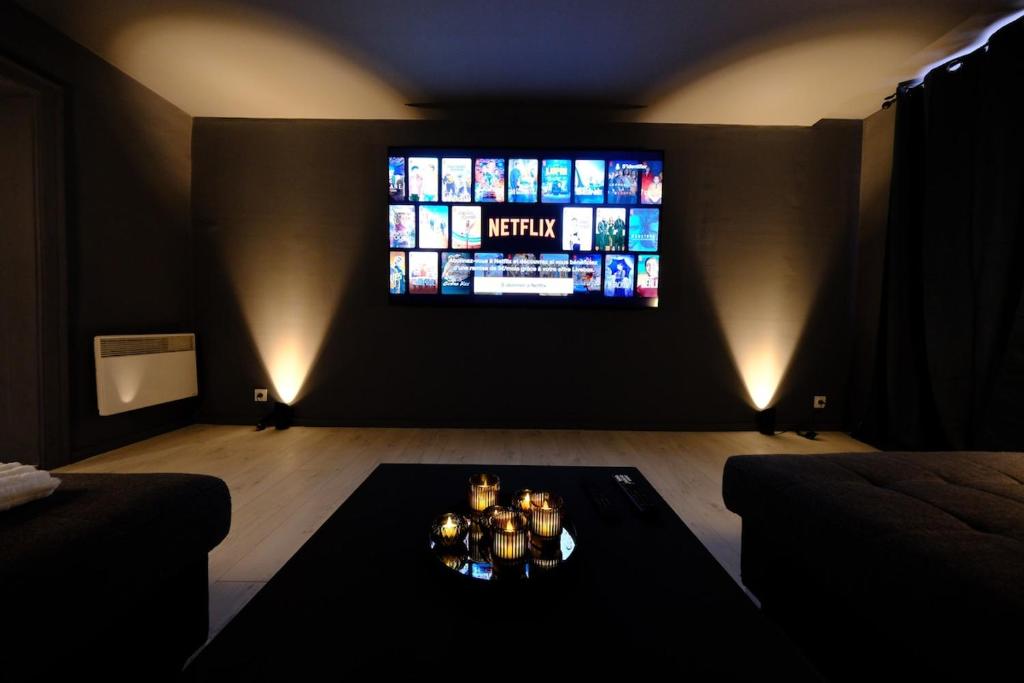 a living room with a tv and a table at Verneuil - Ciné Room in Verneuil d’Avre et d’Iton