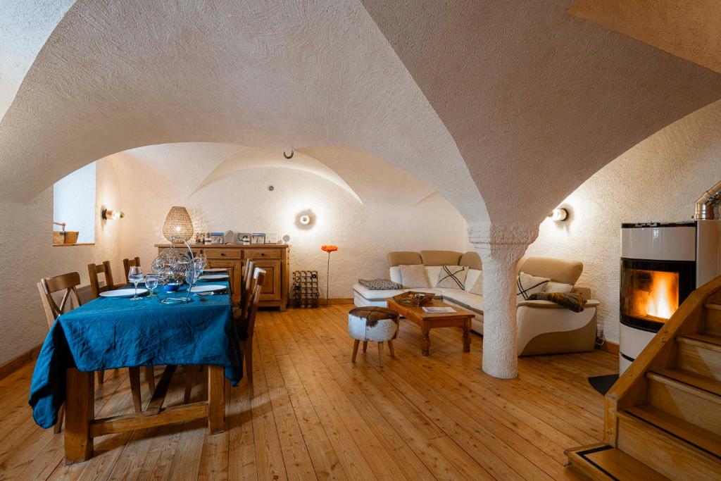 Χώρος καθιστικού στο Maison avec 2 chambres dans un village préservé