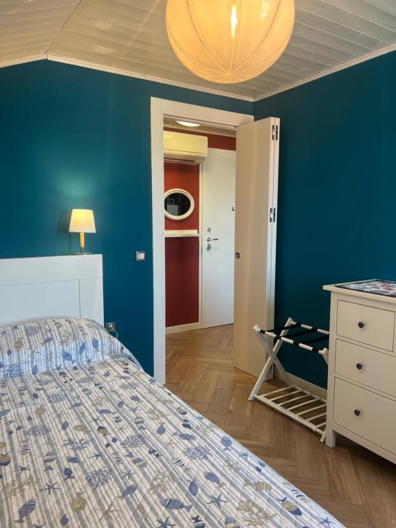a bedroom with a bed and a blue wall at Casa Lanza in Chioggia