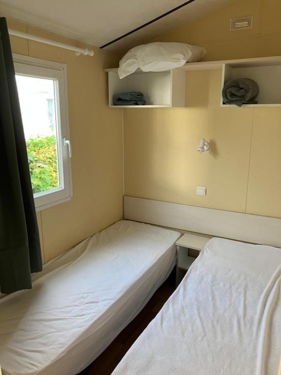 Ένα ή περισσότερα κρεβάτια σε δωμάτιο στο Mobil-home Marilou From Omaha