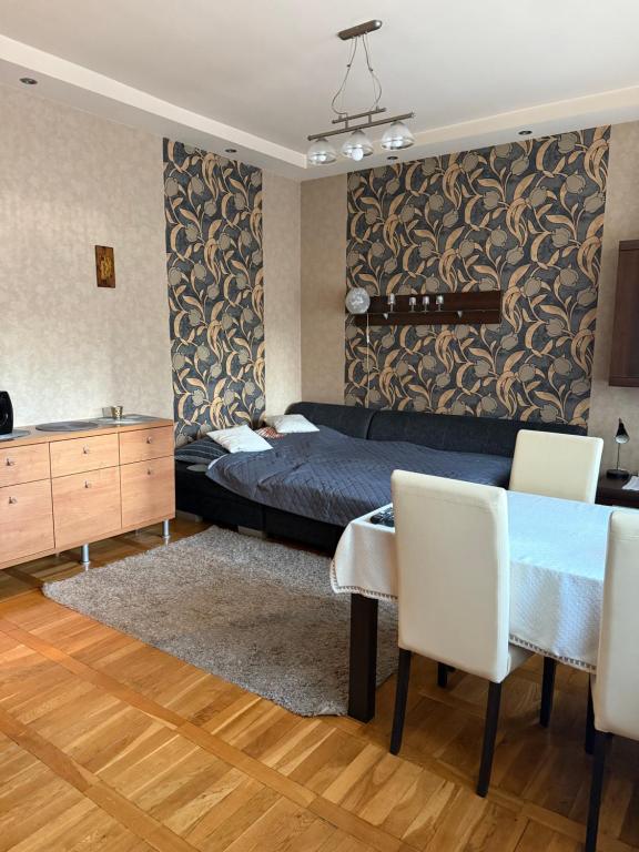 Postel nebo postele na pokoji v ubytování Mieszkanie w samym centrum