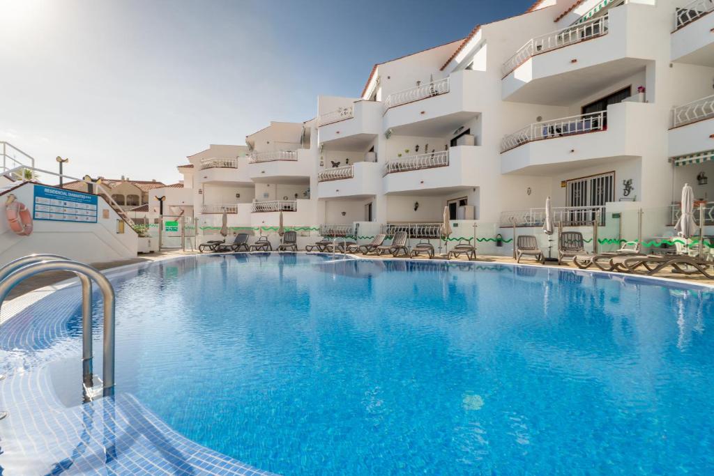 Oasis Diamente - heated pool