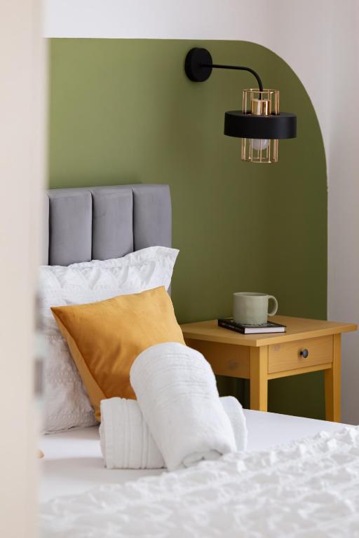 a bedroom with a bed with a lamp and a table at Sika Nobless Apartment - cazare premium Arad - self check-in in Arad