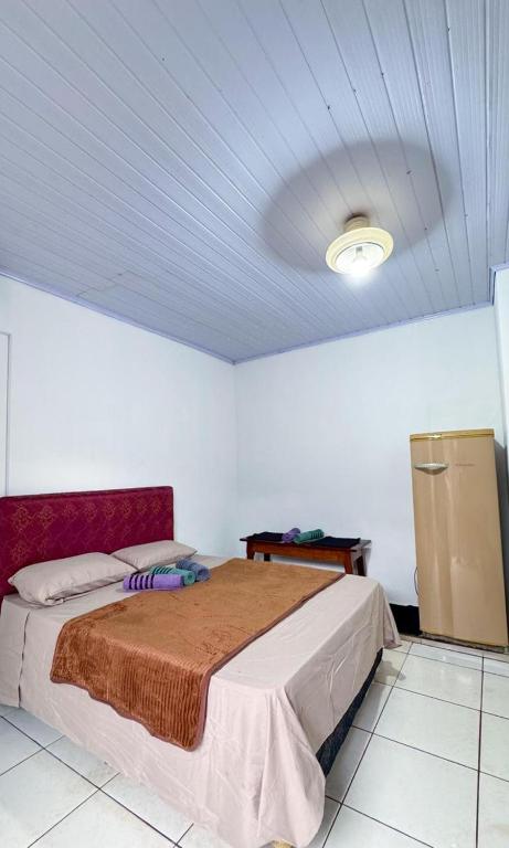 a bedroom with a large bed with a ceiling at Casa Amplia in Encarnación