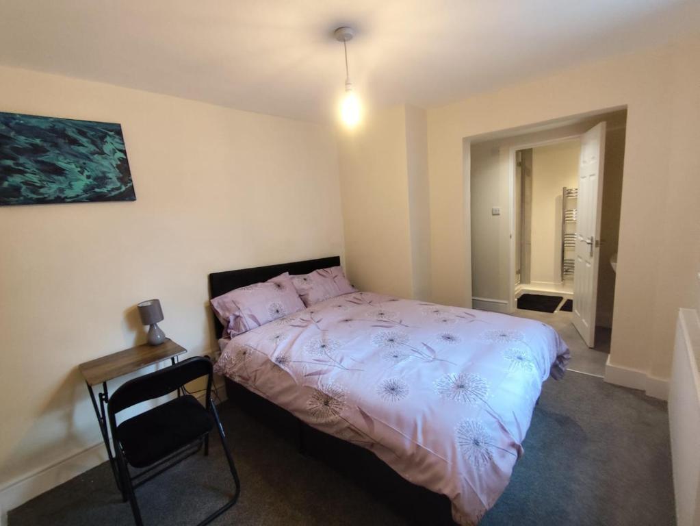 a bedroom with a bed and a chair in it at En-Suite Double-Bedroom in the Heart of Salford Manchester CR2 Perfect for Short Stays in Manchester