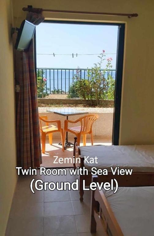 STROUBIS STUDIOS 2 - 12