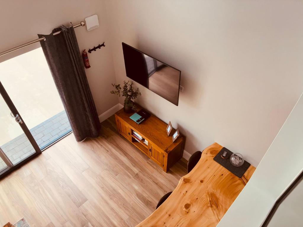 TV a/nebo společenská místnost v ubytování Teach Máire, Downings