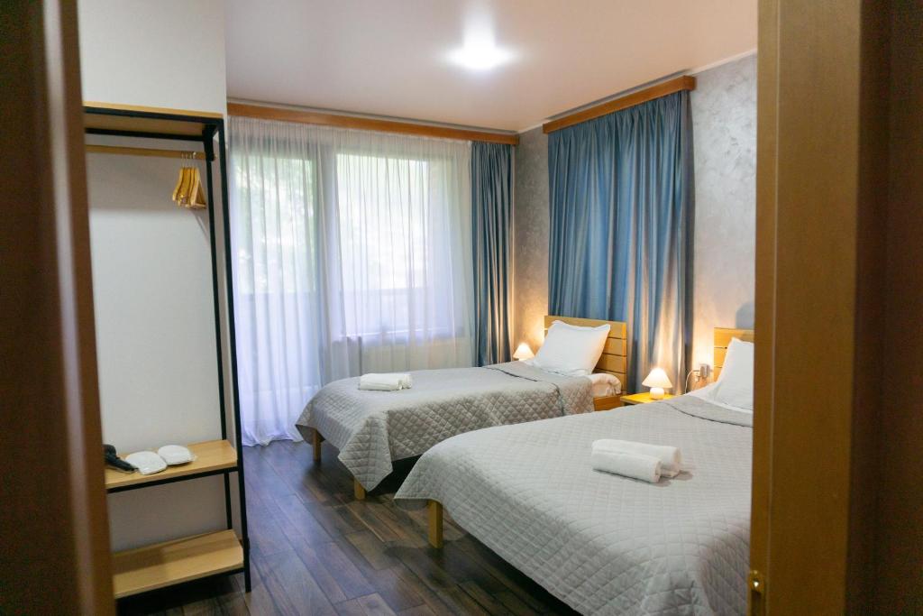 Postel nebo postele na pokoji v ubytování Lastili Inn Hotel