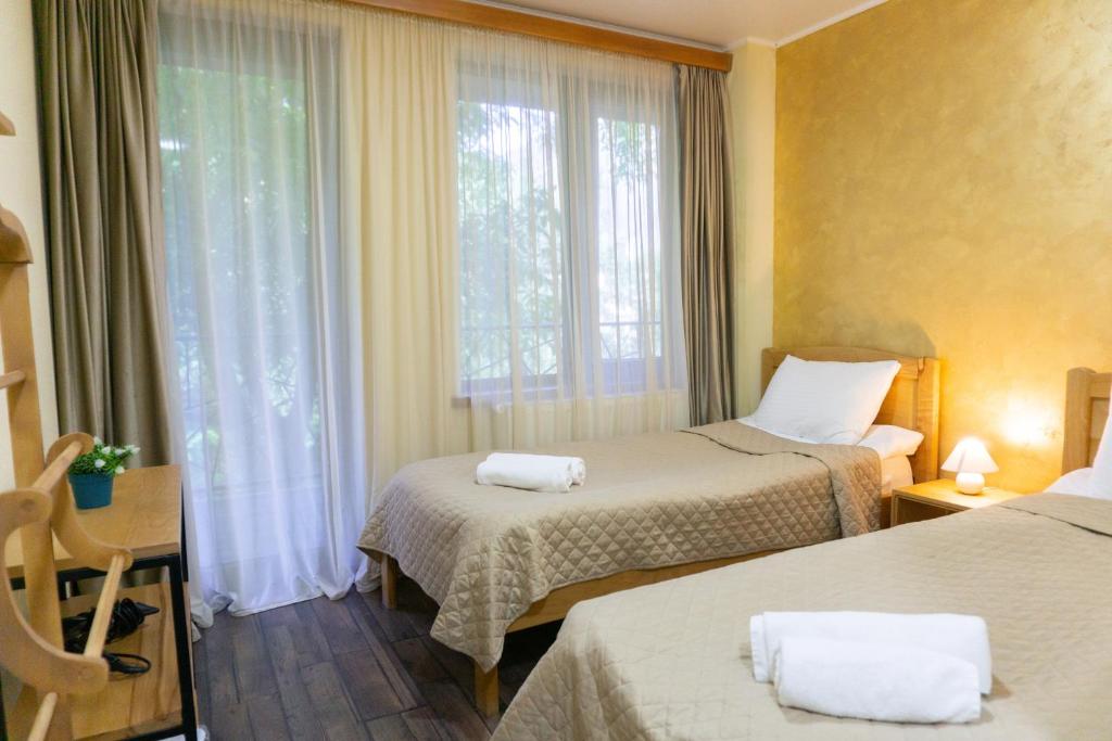 Postel nebo postele na pokoji v ubytování Lastili Inn Hotel