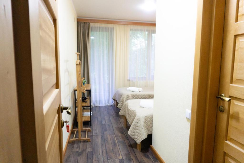 Postel nebo postele na pokoji v ubytování Lastili Inn Hotel