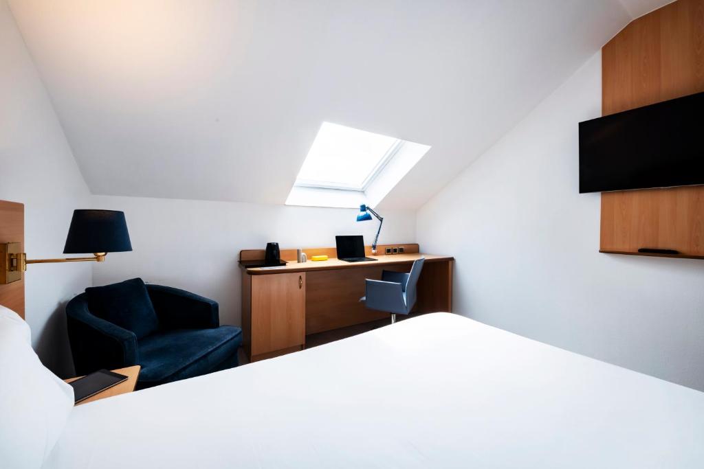 Campanile Montesson - Le Vésinet - Standard Double Room - Top Floor
