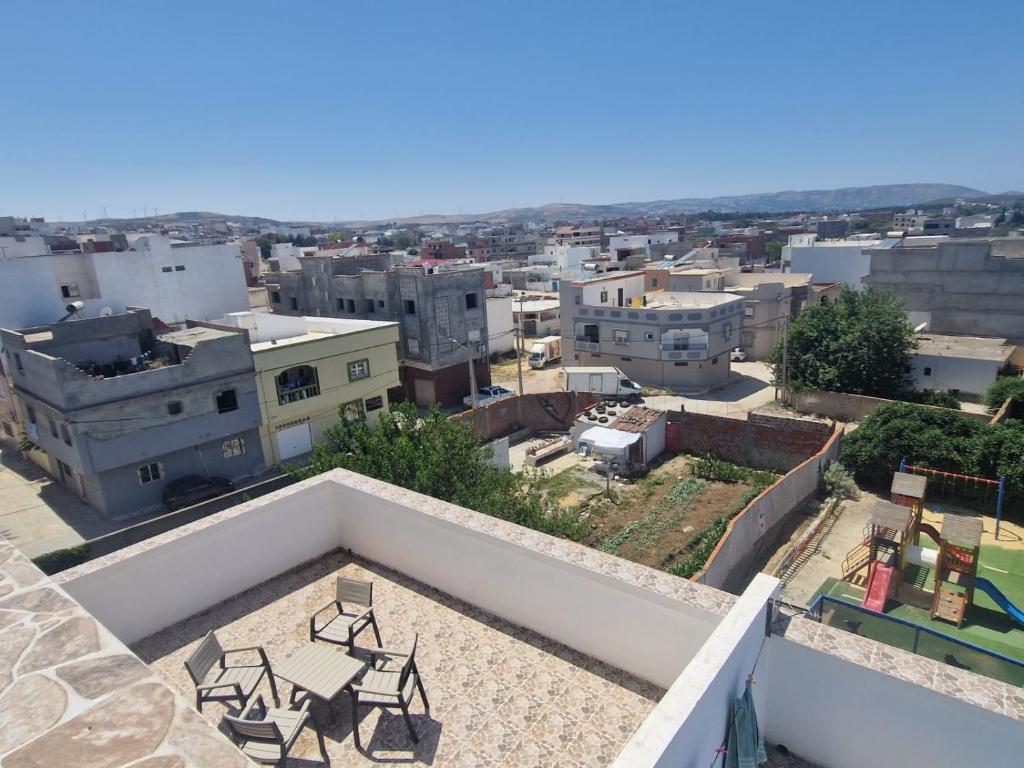 Imagen de la galería de RAS JEBEL APT route de la plage vue sur mer, en Raʼs al Jabal