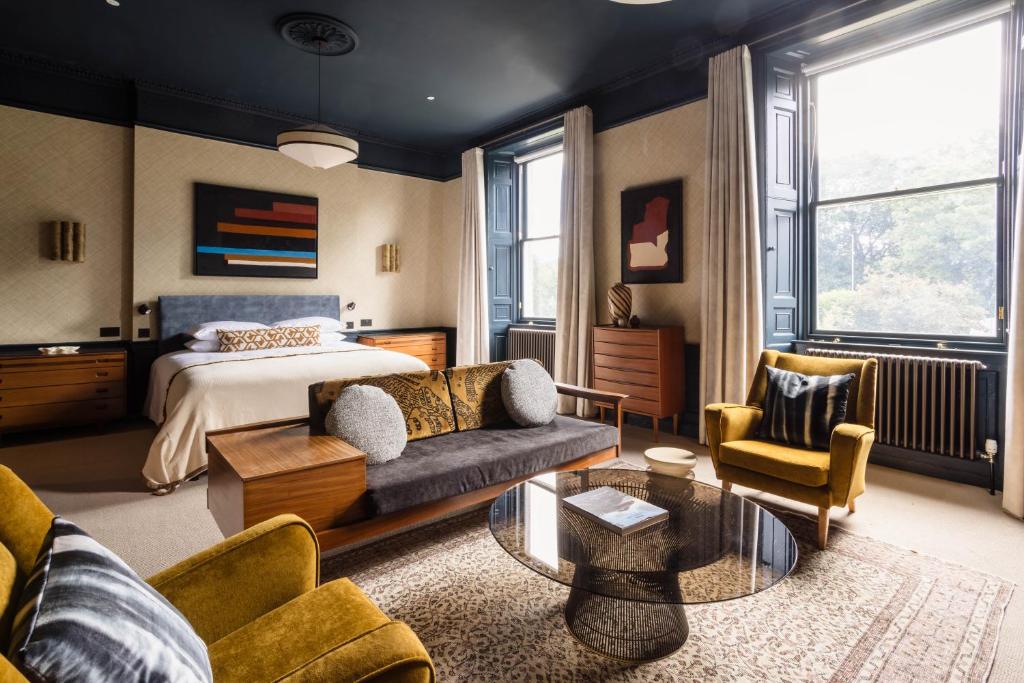 
Deluxe King Studio- Valentine
