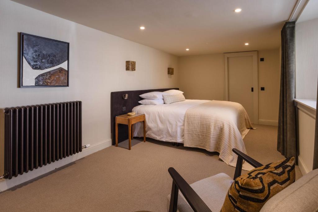 
Deluxe King Room- Ropemaker
