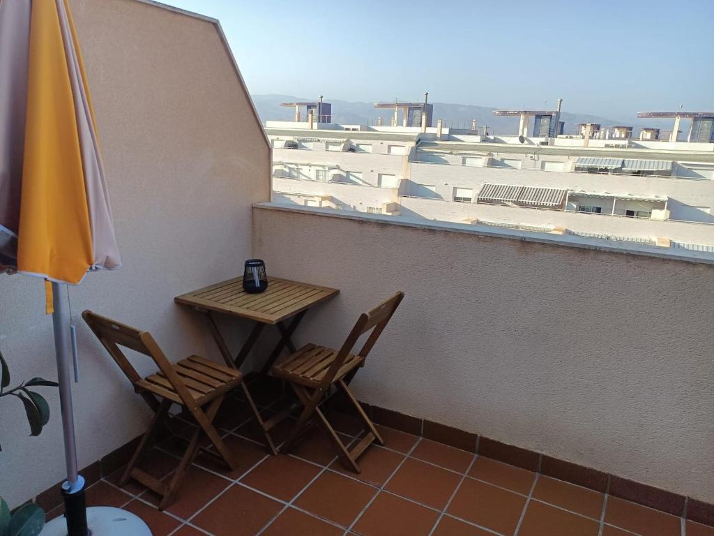 En balkon eller terrasse på Ático Cassinello Roquetas