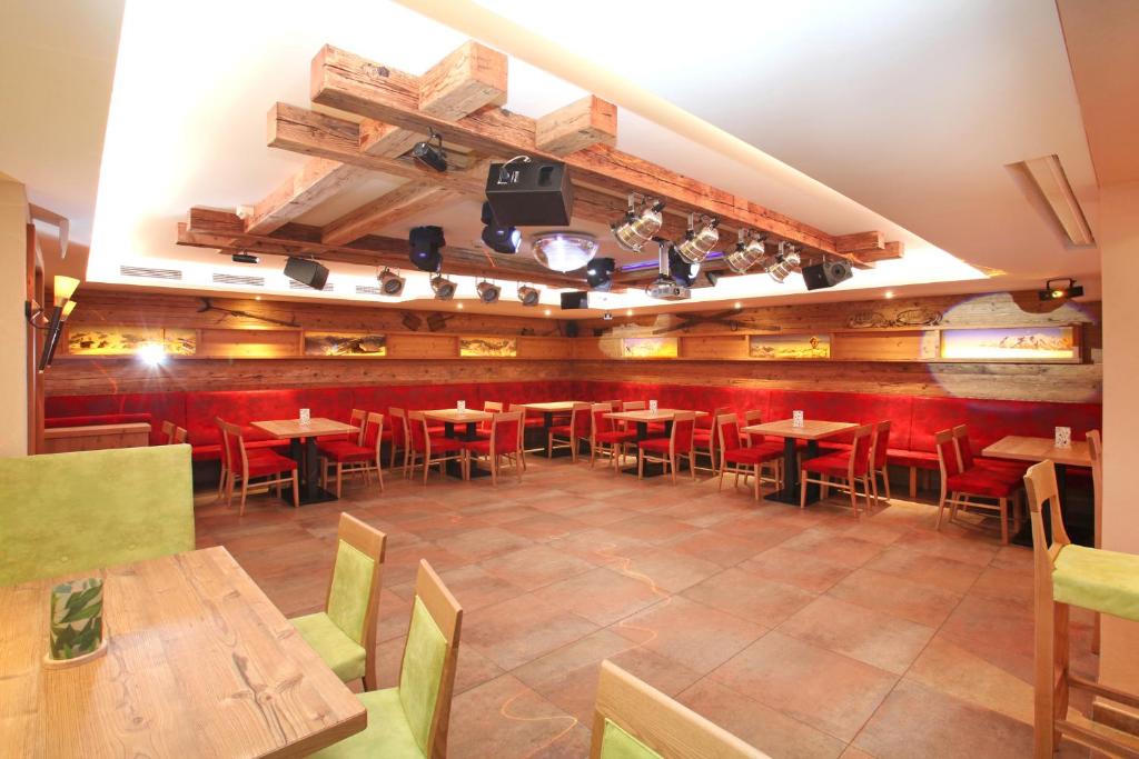Restaurace v ubytování Hotel Austria - inklusive Joker Card im Sommer
