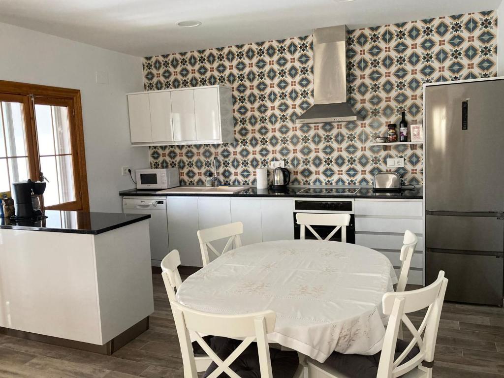 Gallery image of Rural getaway ideal for outdoor activities with jacuzzi in El Peral