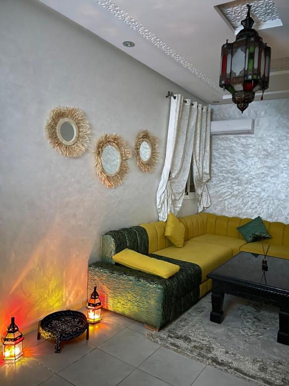 Khu vực ghế ngồi tại Airport Apartment