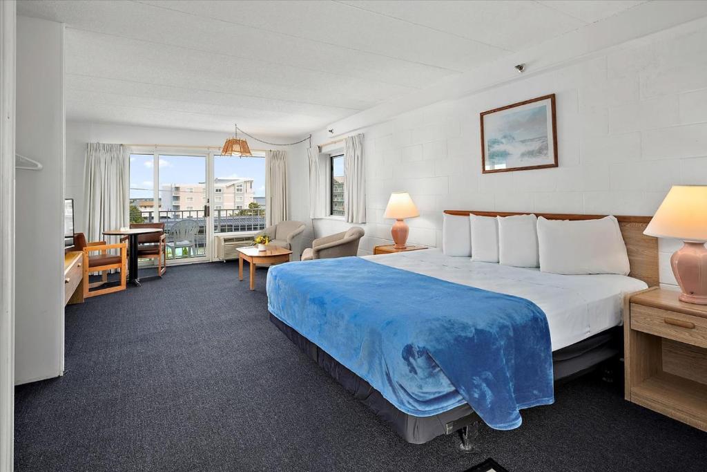 Ein Bett oder Betten in einem Zimmer der Unterkunft Beachcomber Motel