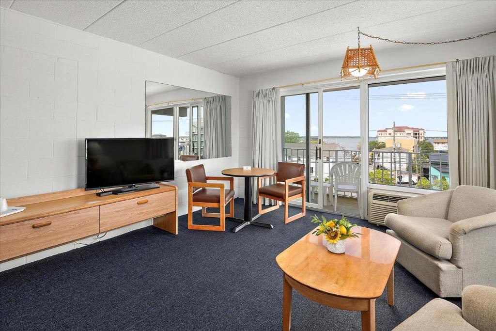 TV&#47;Unterhaltungsangebot in der Unterkunft Beachcomber Motel