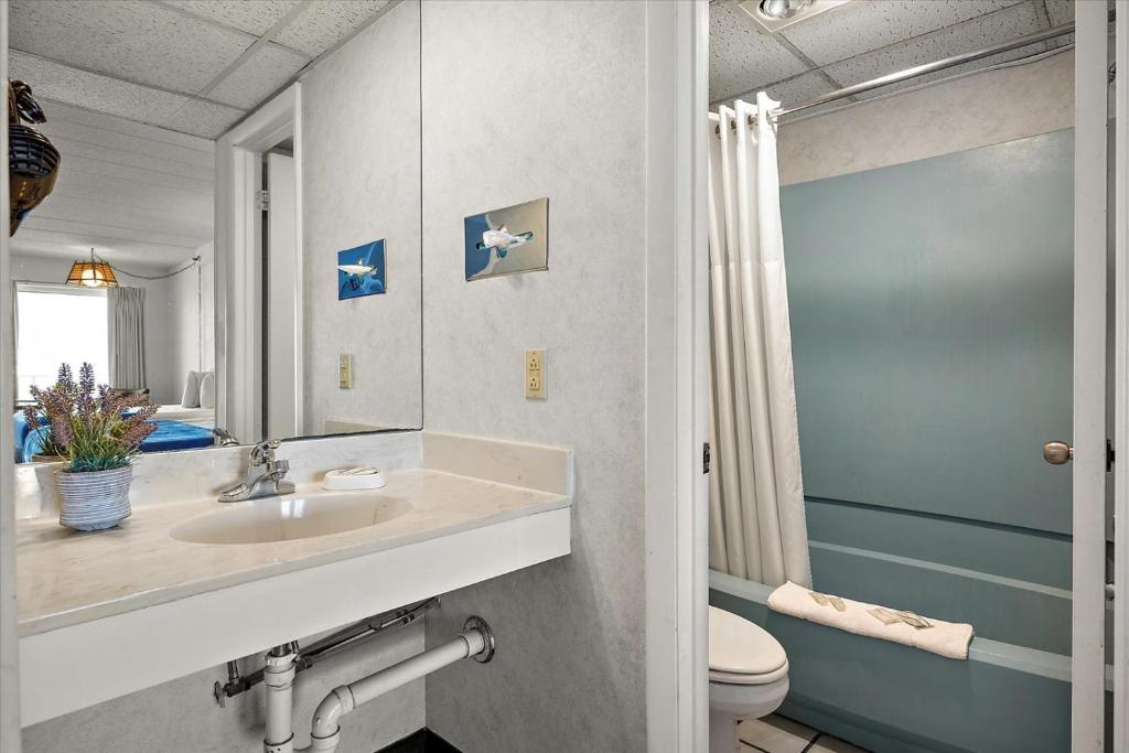 Ein Badezimmer in der Unterkunft Beachcomber Motel