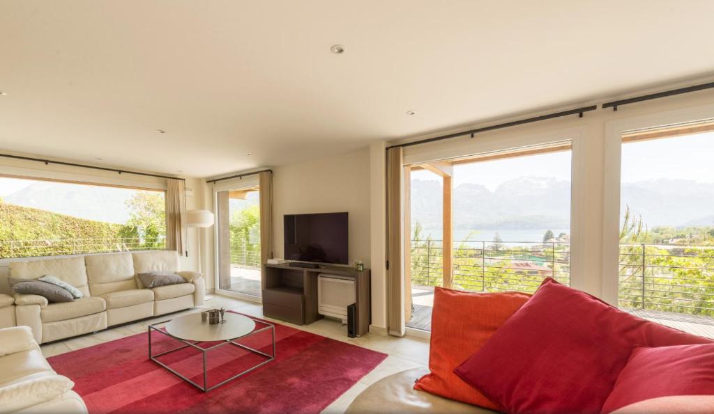 TV a/nebo společenská místnost v ubytování NEW! Villa l'or bleu -DUPLEX & MAINFLOOR- by Les éclectiques