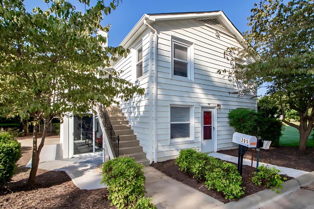 TroutmanにあるThe Troutman Retreat-Near Lake Normanの白い家