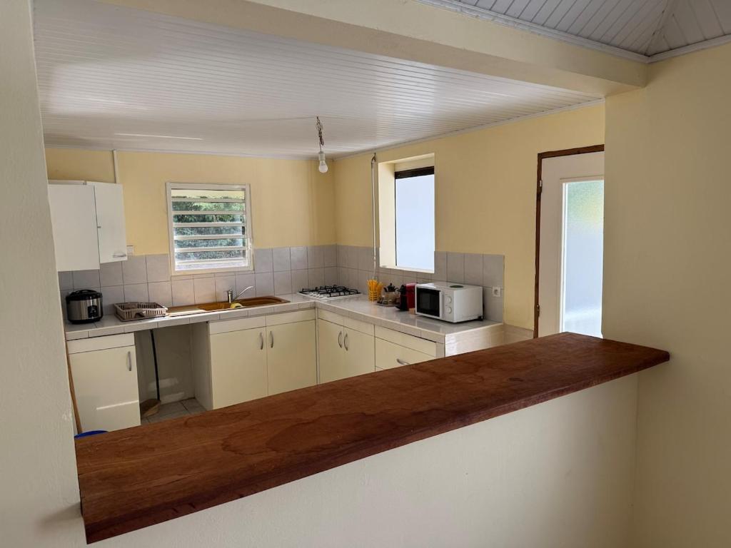 Kuchyň nebo kuchyňský kout v ubytování Maison typique au calme avec vue