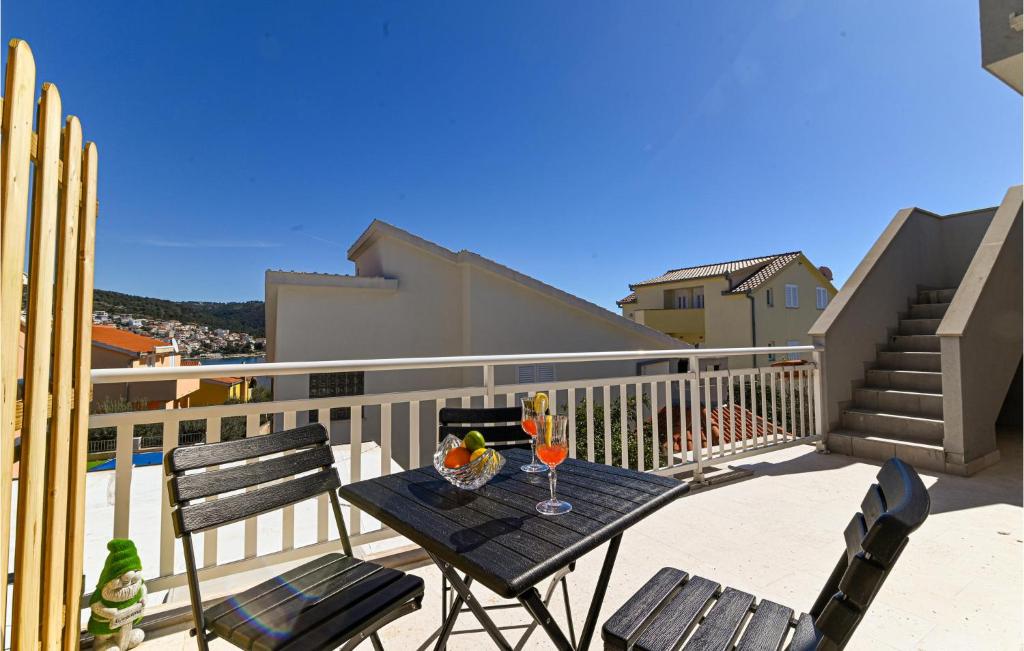 Lovely Apartment In Okrug Gornji With Wifi