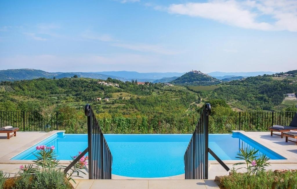 Πισίνα στο ή κοντά στο Villa Bianchera